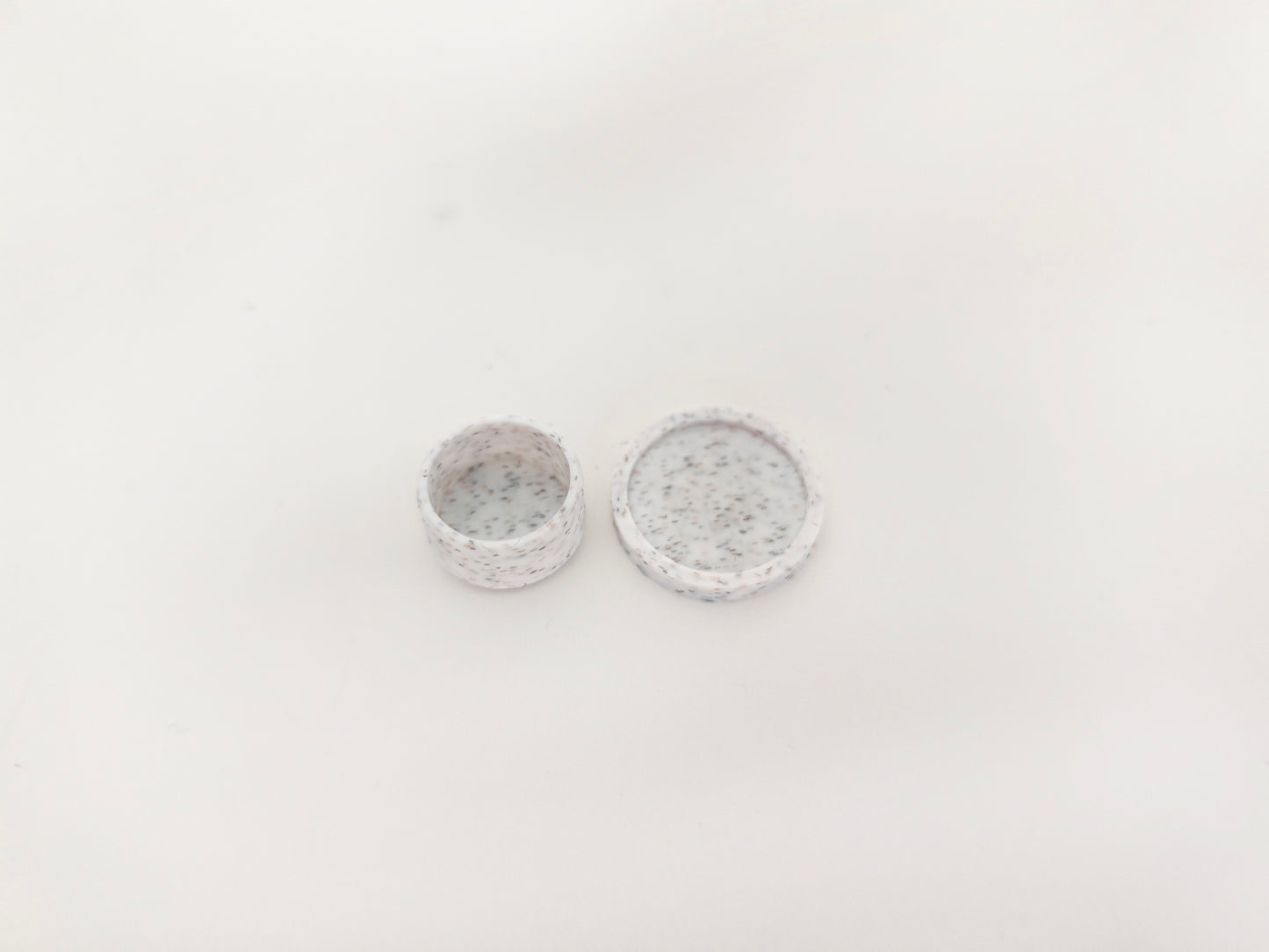 Bring life to your miniature scenes with this STL 3D < 1:12 Bowl and Plate>!
It is 1:12 size . Perfect for enrich your dollhouse or dioramas. Download, print, and customize to your heart's content!