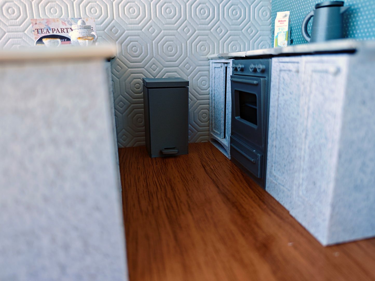 1:12 scale miniature trash can model, perfect for dollhouses, dioramas, or miniature scenes such as a kitchen or living room. The model replicates a modern, dual-compartment trash can with capacities of 30L and 15L in real-world scale (scaled down proportionally to 1:12), featuring a functional pedal mechanism for hands-free operation.