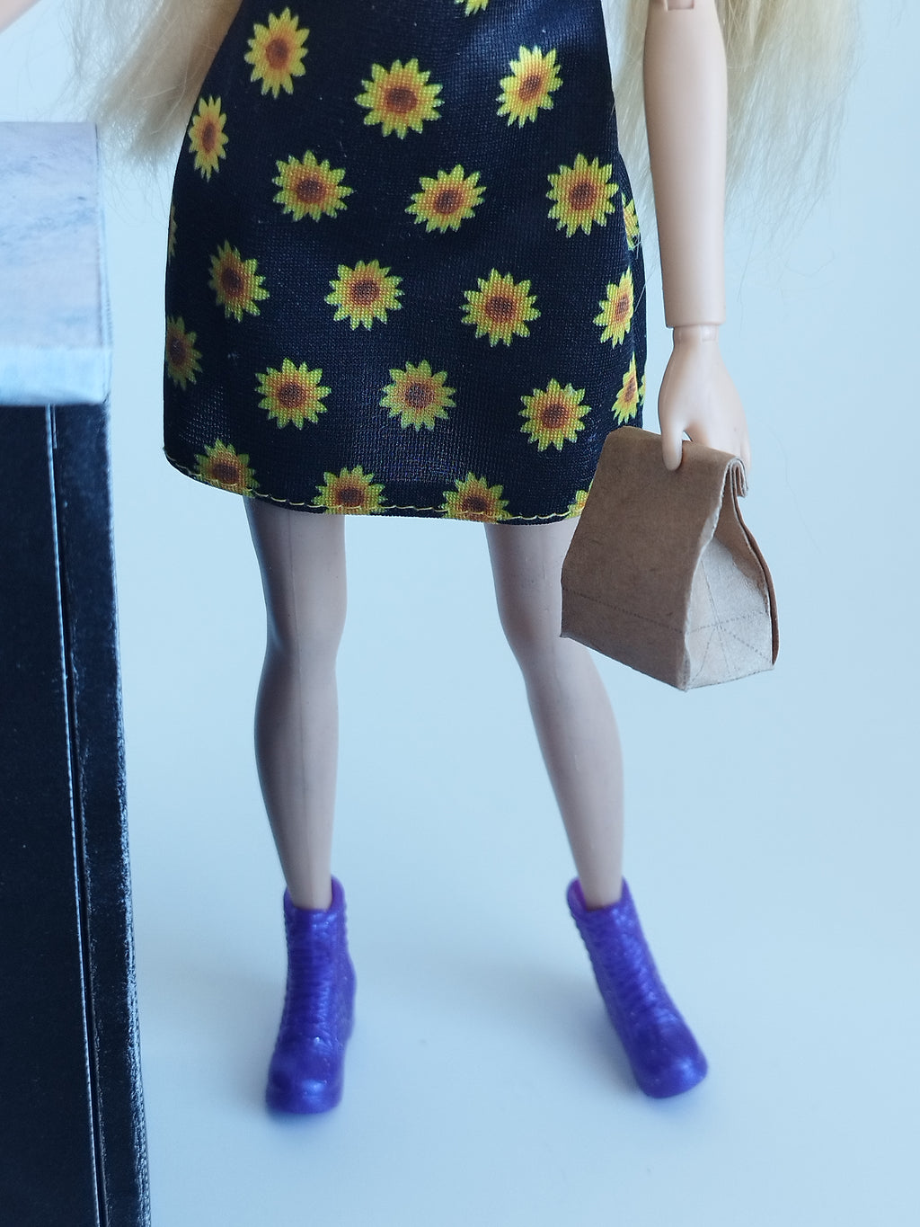 A set of 1:6 and 1:12 scale printable brown paper shopping bags in three sizes, designed for dollhouse supermarkets or dioramas, featuring craft paper or color print options for detailed, miniature shopping scenes.