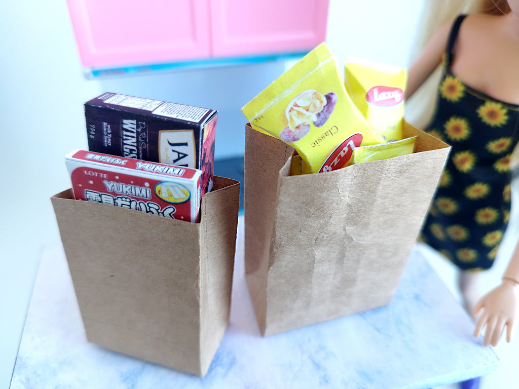 A set of 1:6 and 1:12 scale printable brown paper shopping bags in three sizes, designed for dollhouse supermarkets or dioramas, featuring craft paper or color print options for detailed, miniature shopping scenes.