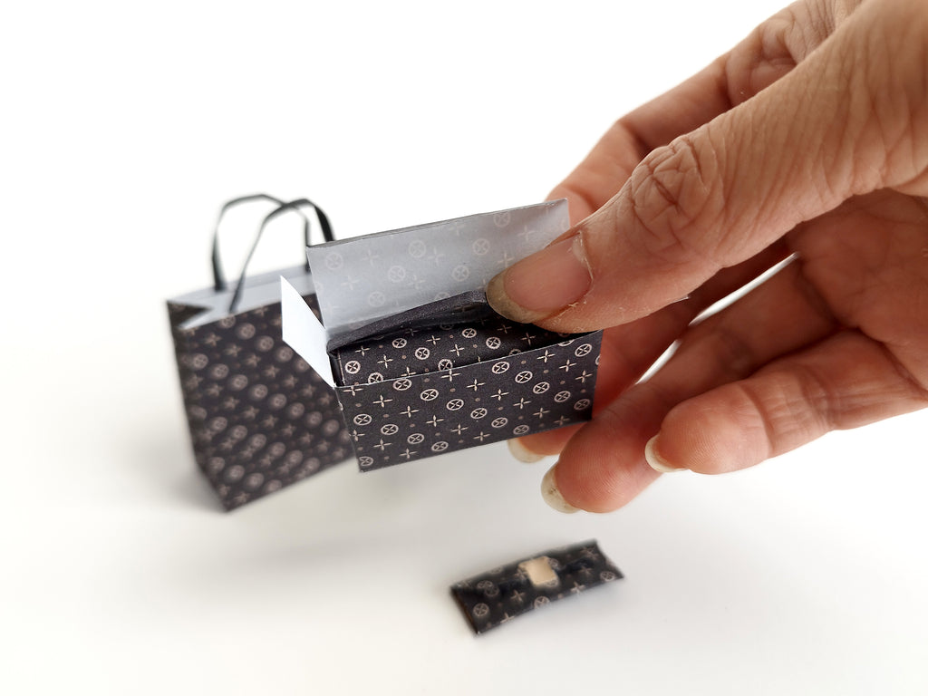 1:6 Luxury brands bags, purse and boxes for dollhouse and department store