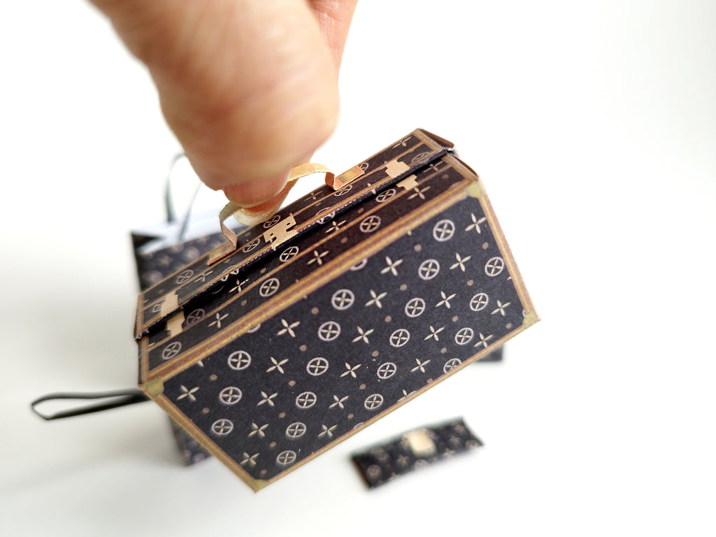 1:6 Luxury brands bags, purse and boxes for dollhouse and department store