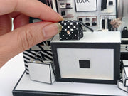  Perfect for marking any occasion, this printable template brings creative 3D design to life in the form of a charming Shoes shop miniature pop-up frame. 