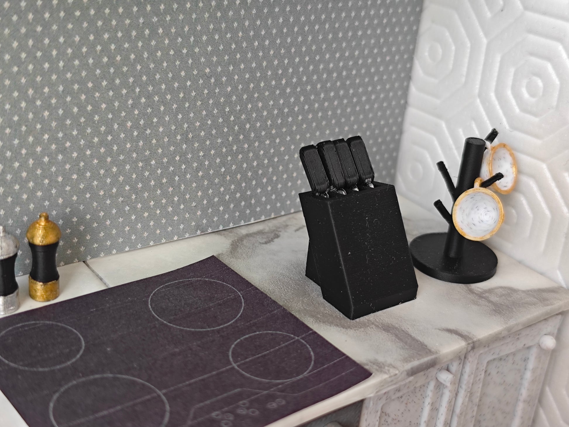 1:12 scale dollhouse knife set with four miniature knives arranged in a compact bamboo knife block, designed for a mini kitchen. The set is a cute, detailed cooking tool, ideal for dollhouse enthusiasts, with a tested STL file for Bamboo Lab 3D printing.
