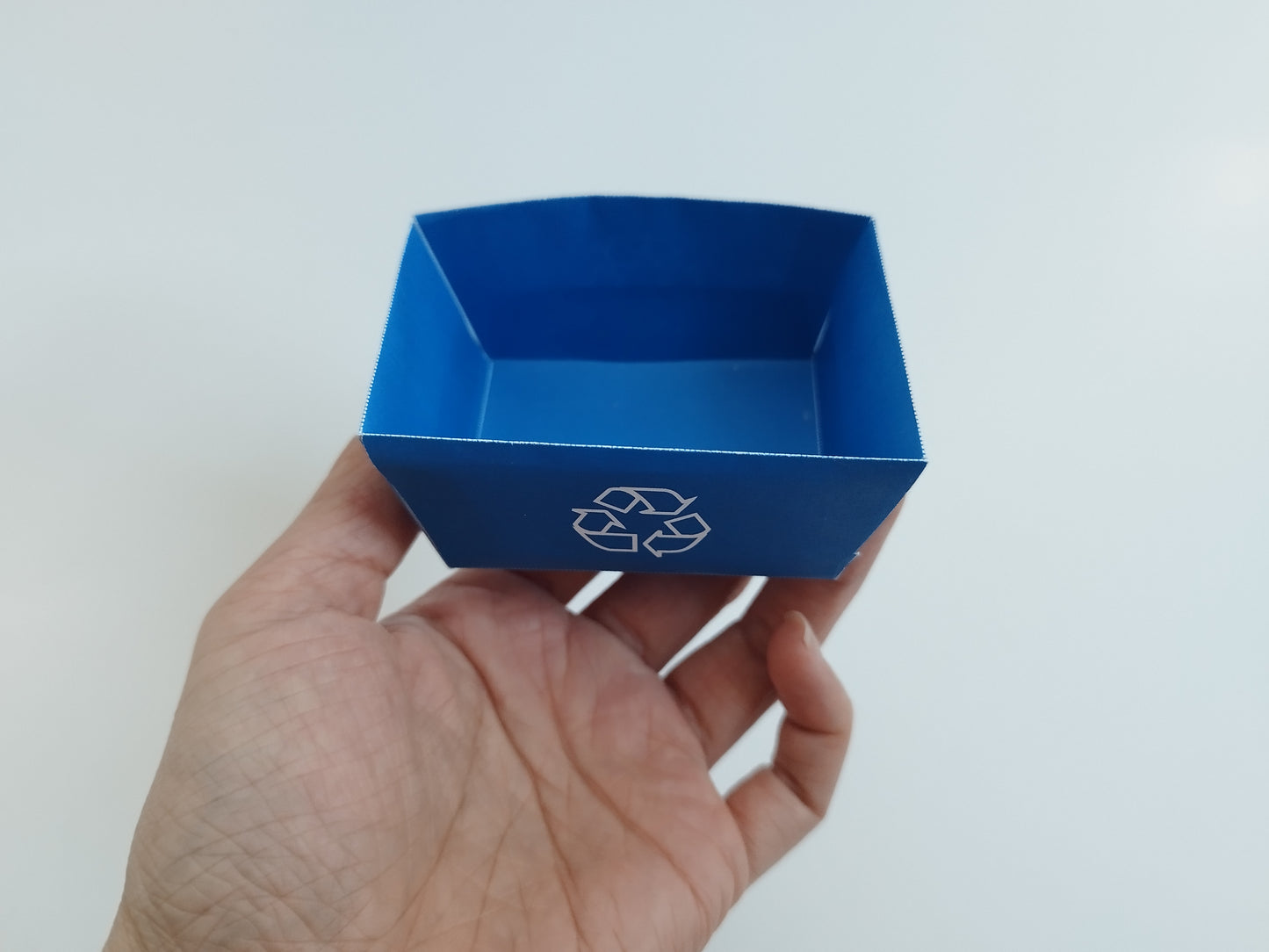 Recycling Bin for Office Recycling Container garbage bin rubbish bin trash bin for dollhouse Small Storage Bin with Recycling Logo, Blue 1:6