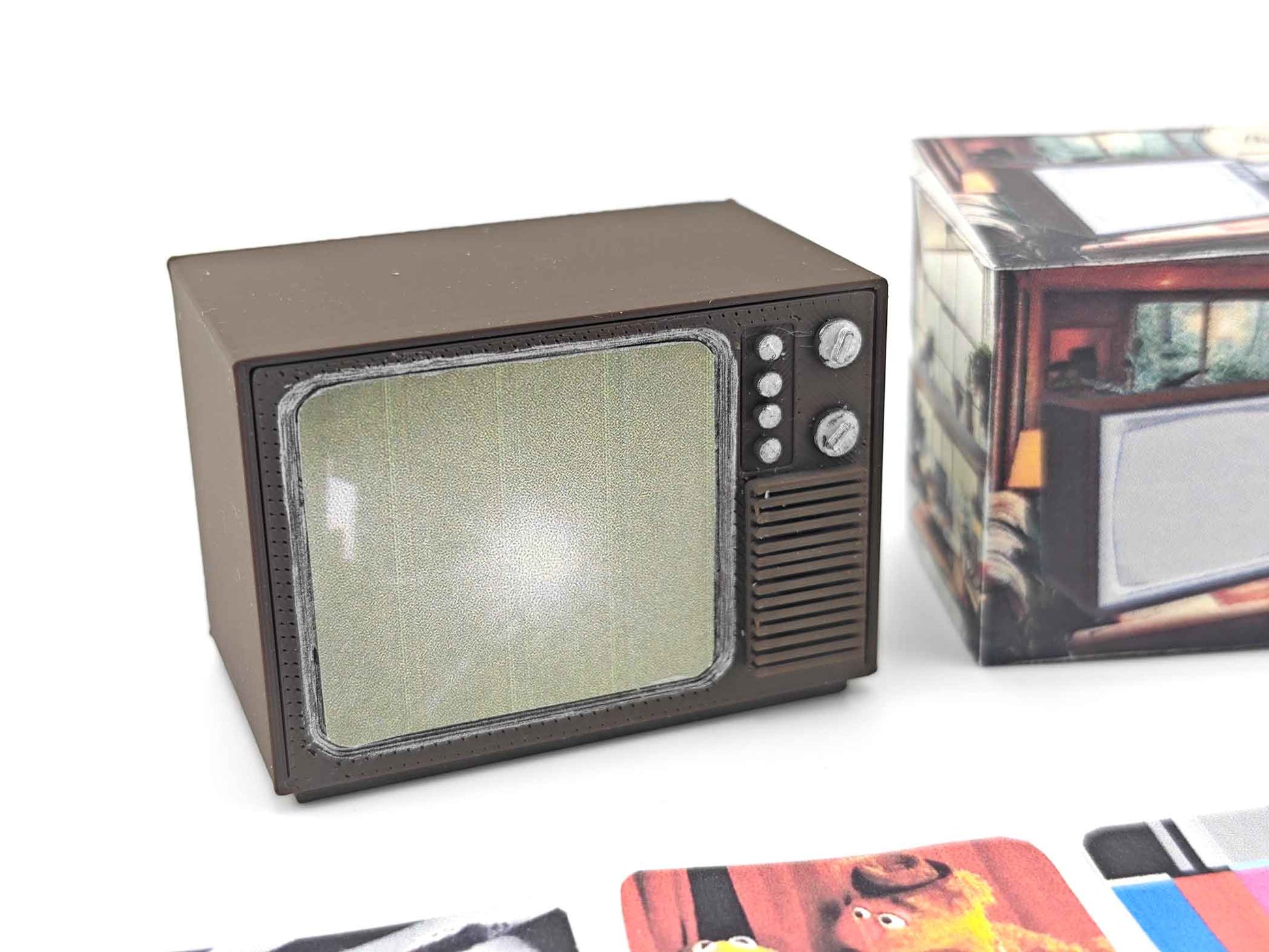 Vintage TV 3d STL file for 1:12 dollhouse, perfect dollhouse decor for classic toy house scene