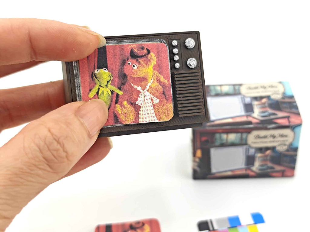 Vintage TV 3d STL file for 1:12 dollhouse, perfect dollhouse decor for classic toy house scene