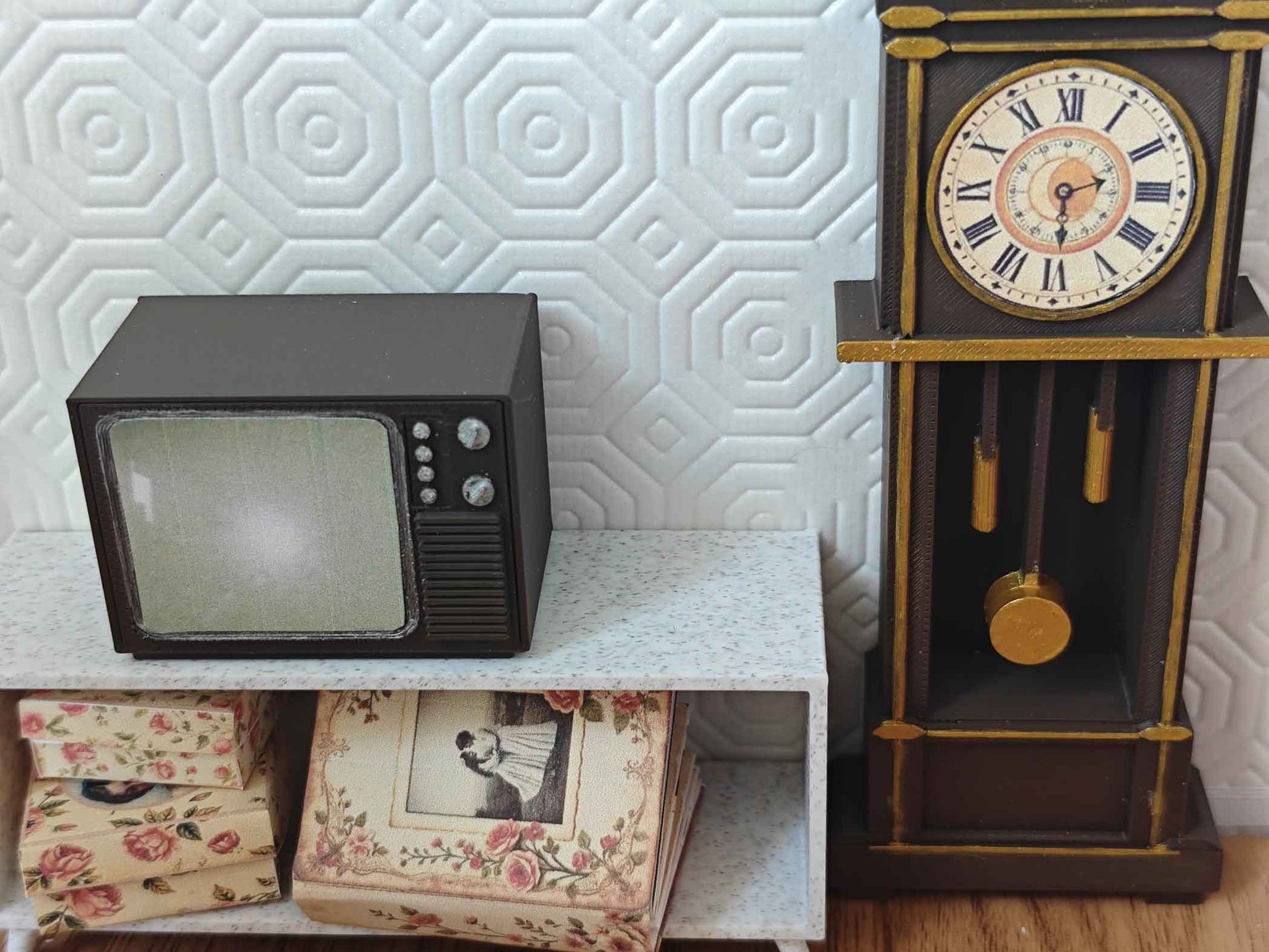 Vintage TV 3d STL file for 1:12 dollhouse, perfect dollhouse decor for classic toy house scene
