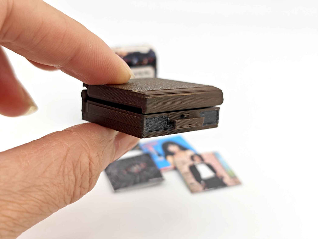 Openable Vintage record player and CD album and cover, 1: 12 dollhouse music room diorama, STL 3D print file.