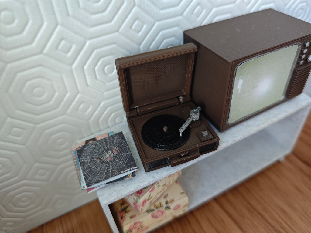 Openable Vintage record player and CD album and cover, 1: 12 dollhouse music room diorama, STL 3D print file.