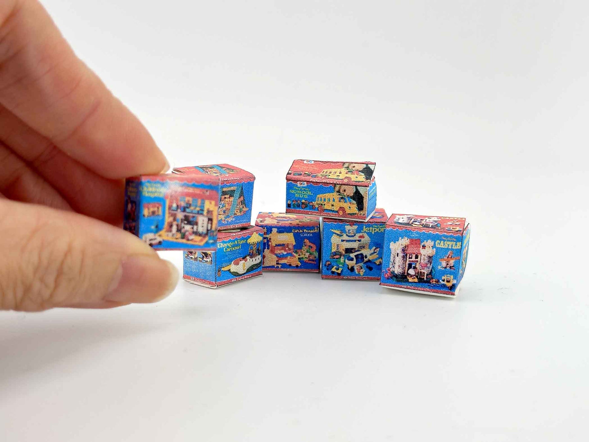 1:12 1970 vintage classic toy box, Newborns, Infants, Babies, for dollhouse, toy shop display,