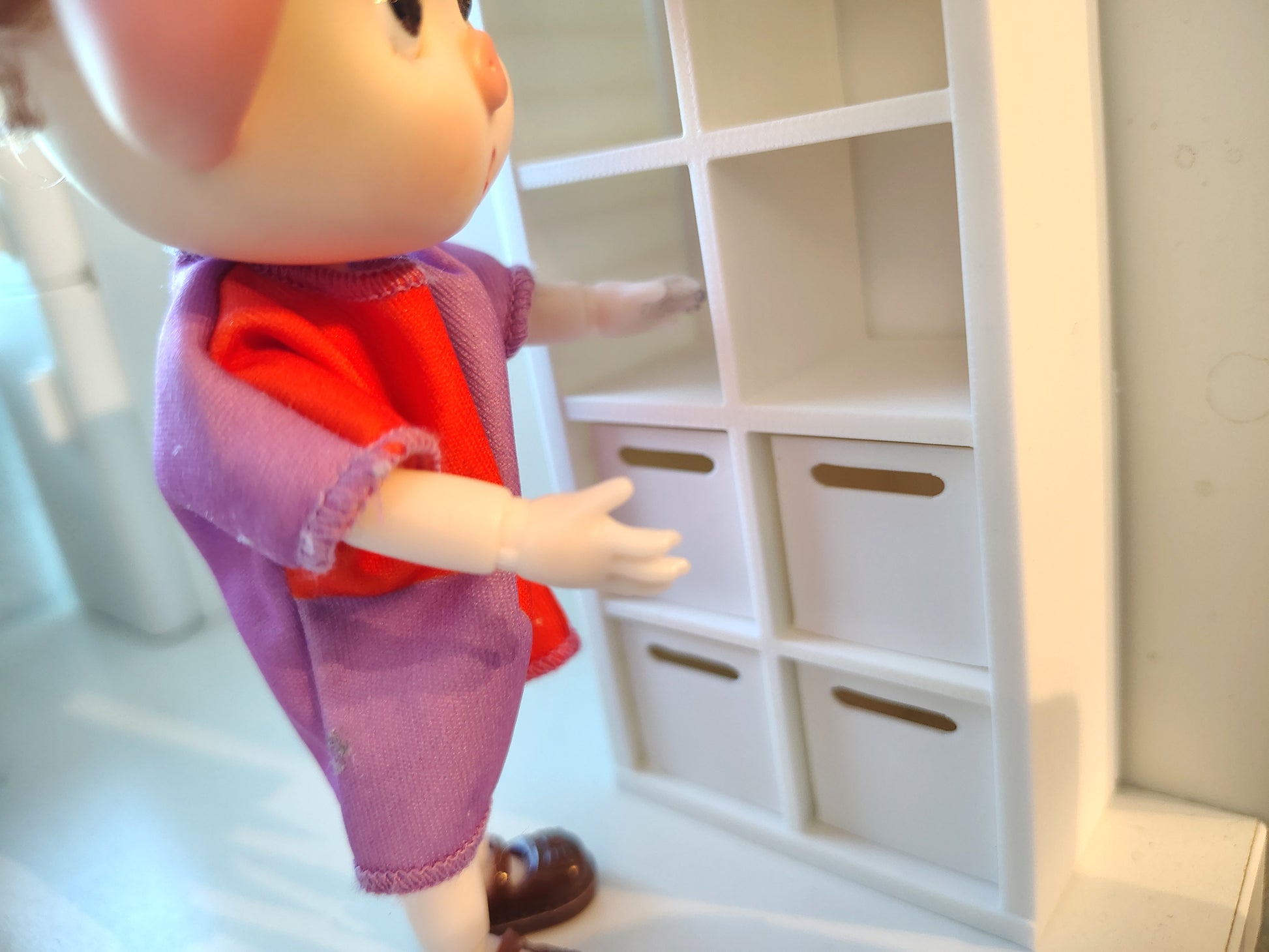 1:12 book shelf and organizers for office and home, three books are included, office equipment, office diorama