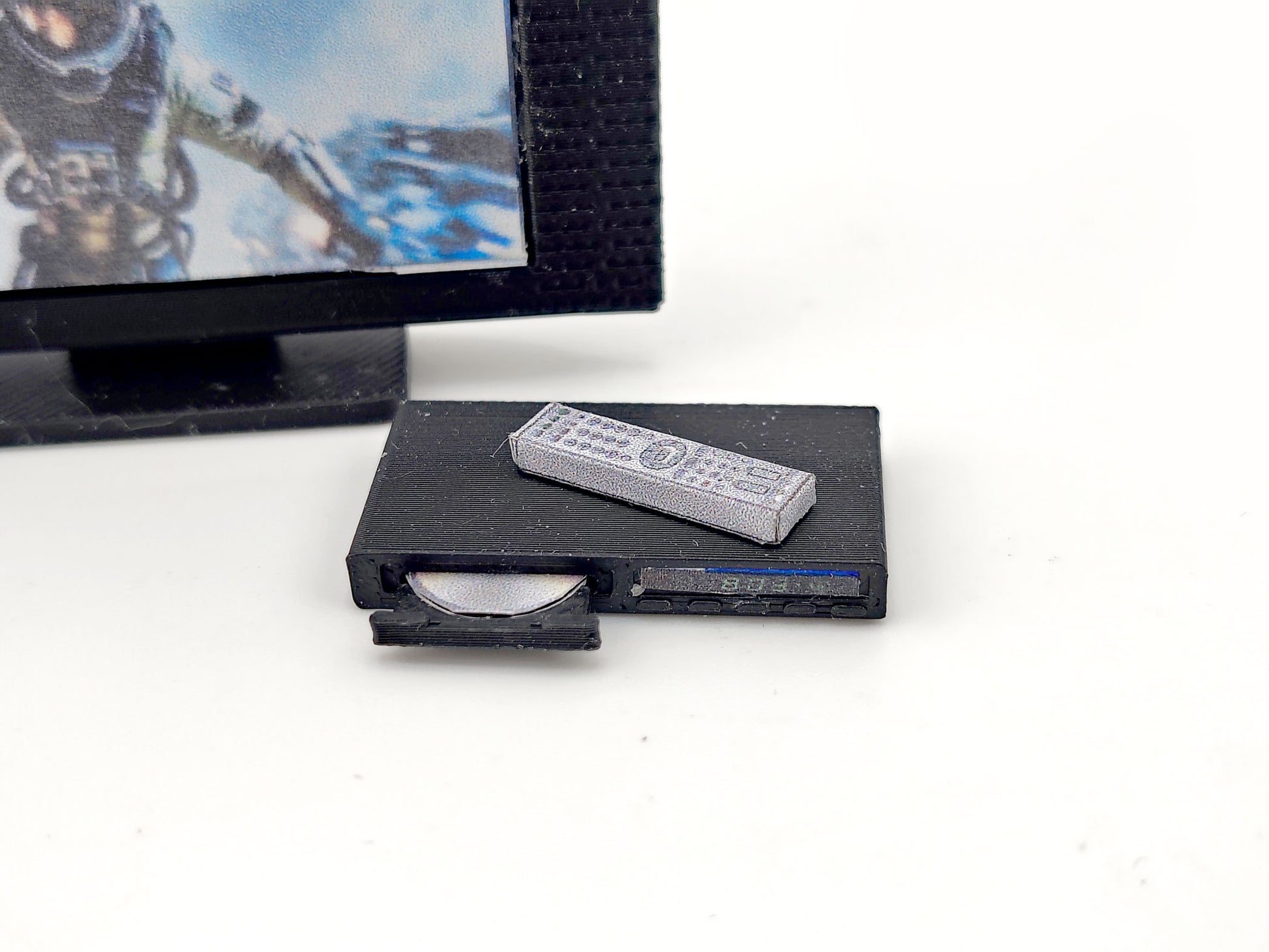 DVD player and television with 3 cd covers STL file for 1:12 dollhouse and shop, classic TV home appliance for living room scene