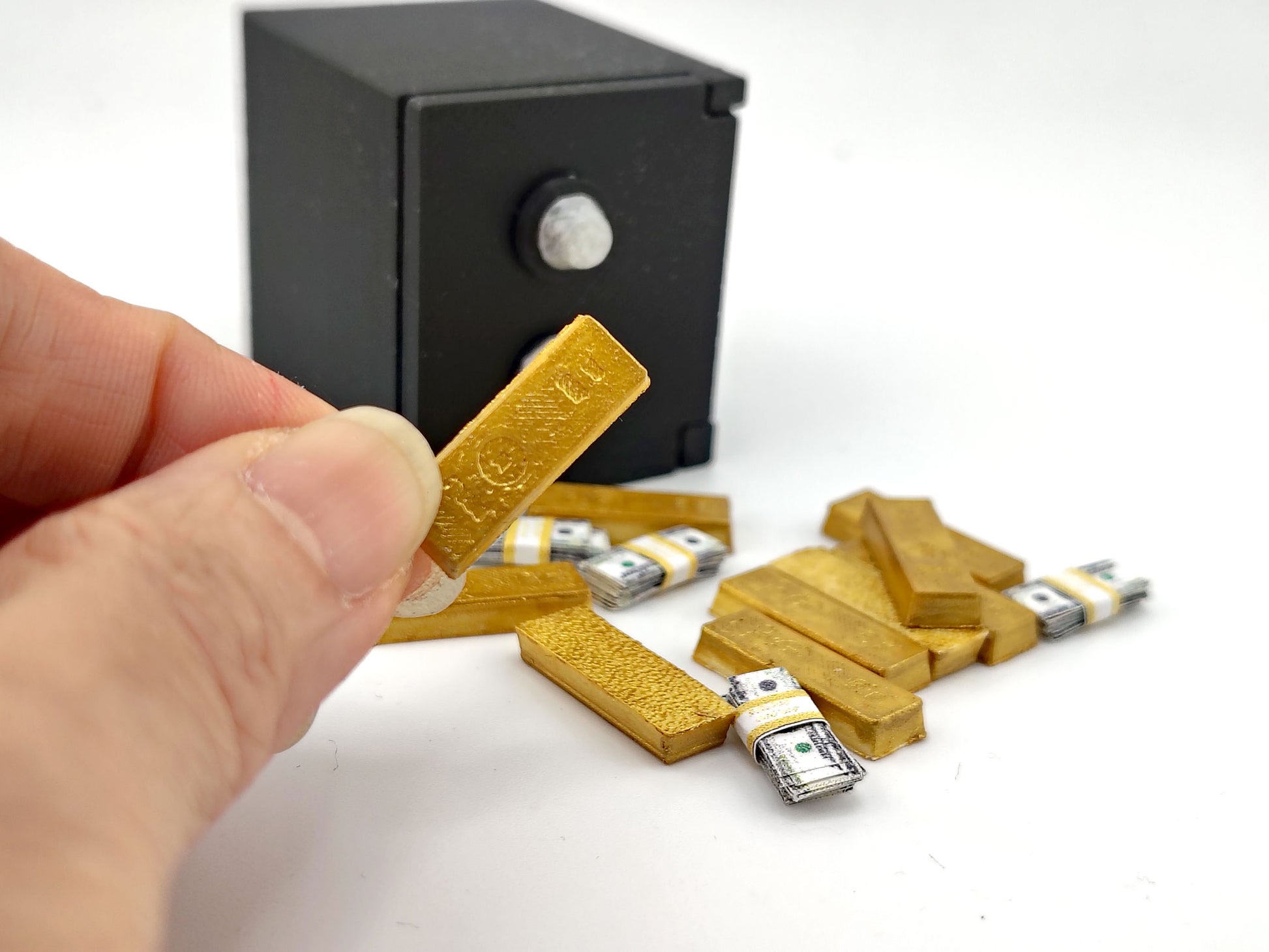 1:12 Openable Safe STL — Miniature Safe with Gold Bars & Cash for Dollhouse Scenes (3D Print File, Instant Download)