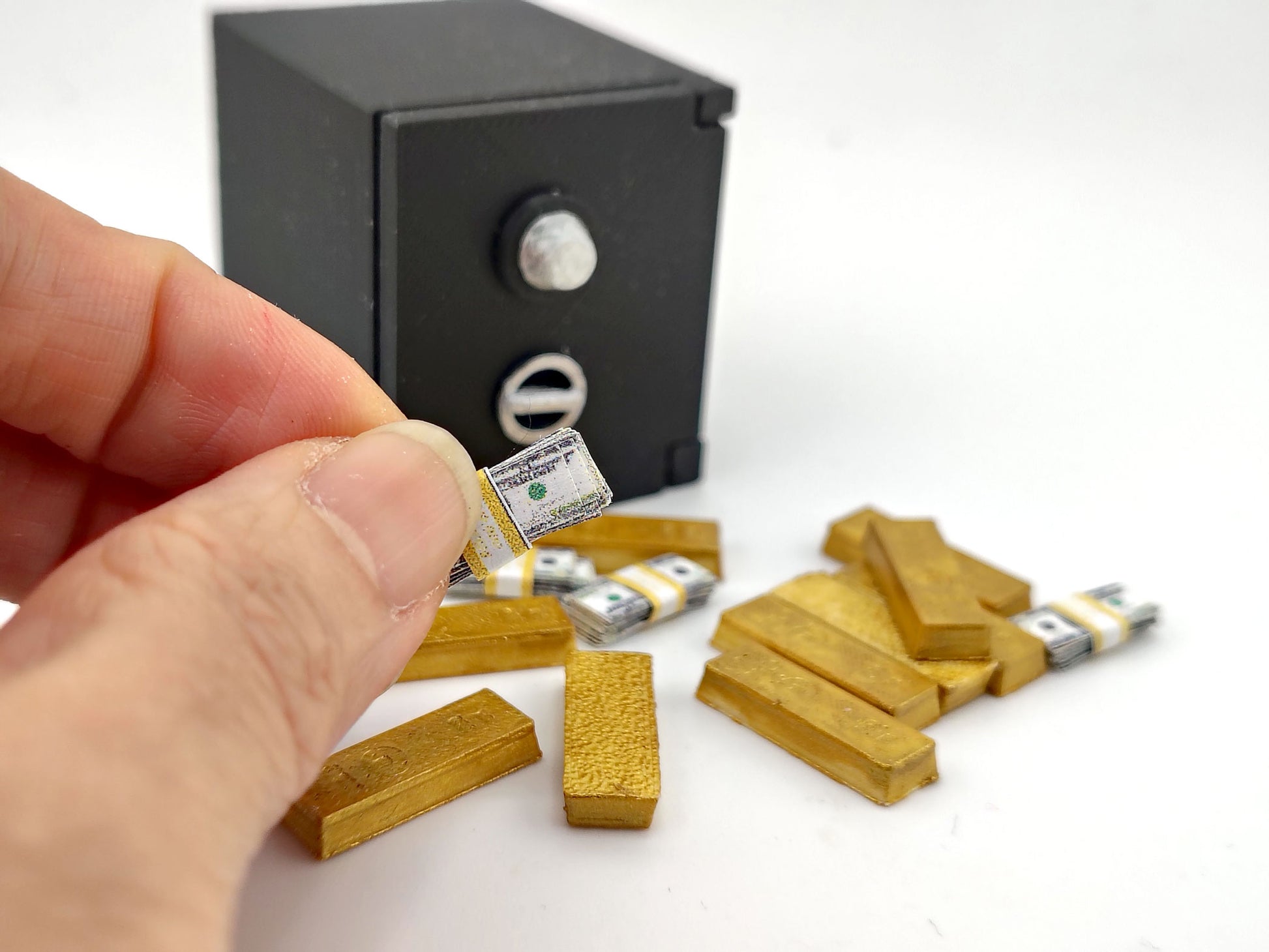 1:12 Openable Safe STL — Miniature Safe with Gold Bars & Cash for Dollhouse Scenes (3D Print File, Instant Download)