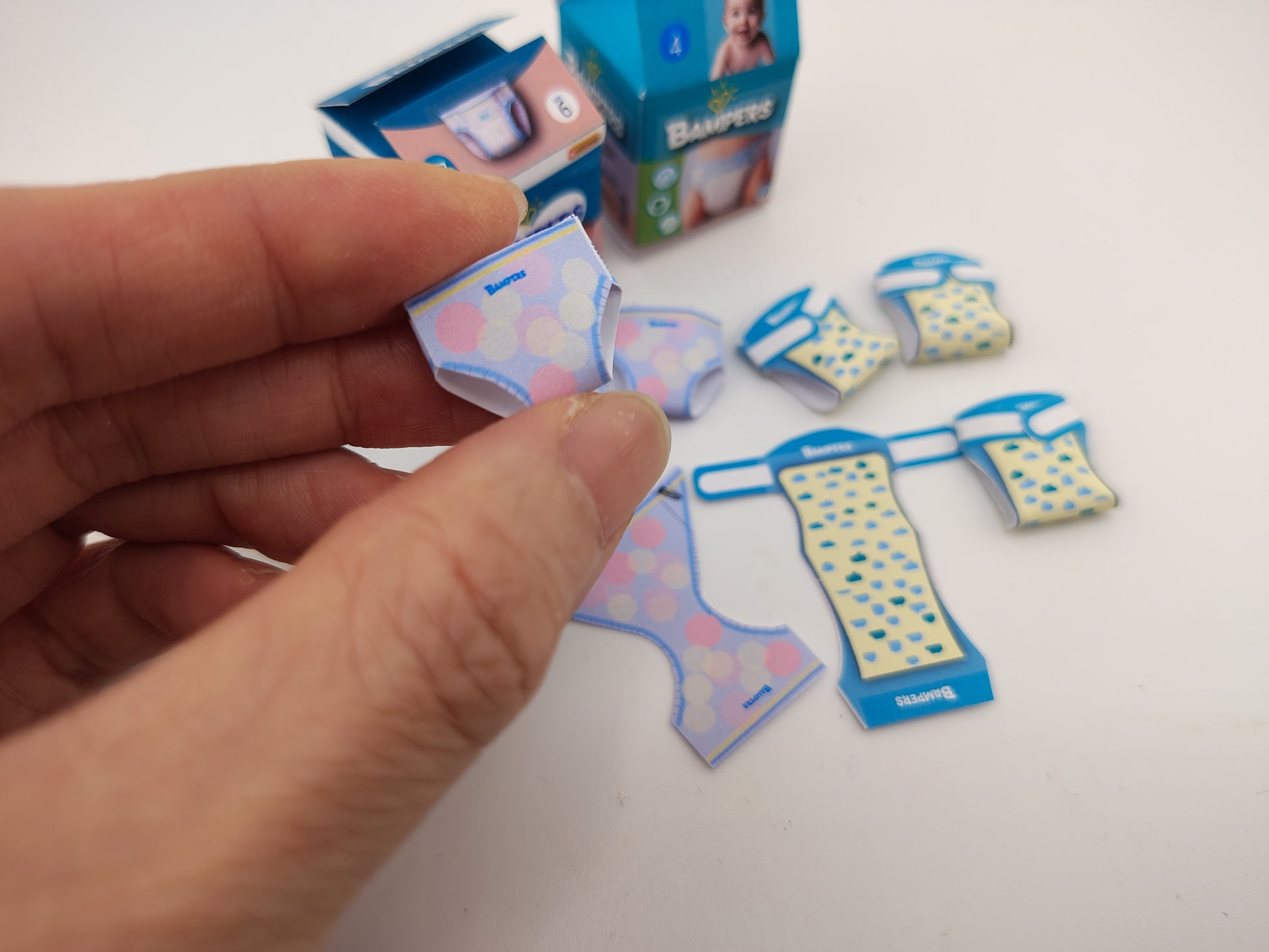 1:12 Baby Set with diapers and wipers (PDF template), Newborns, Infants, Babies, for dollhouse, DIY miniature paper file
