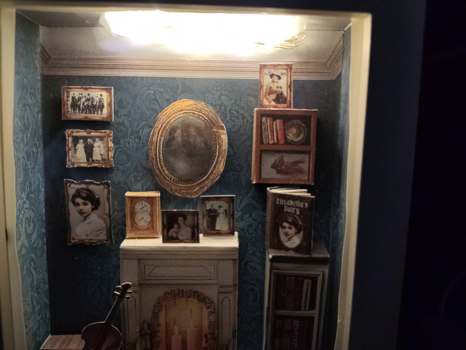 7×5” Elizabella’s House — Vintage Royal Home Diorama for Display & Home Decoration (Printable Miniature Kit)