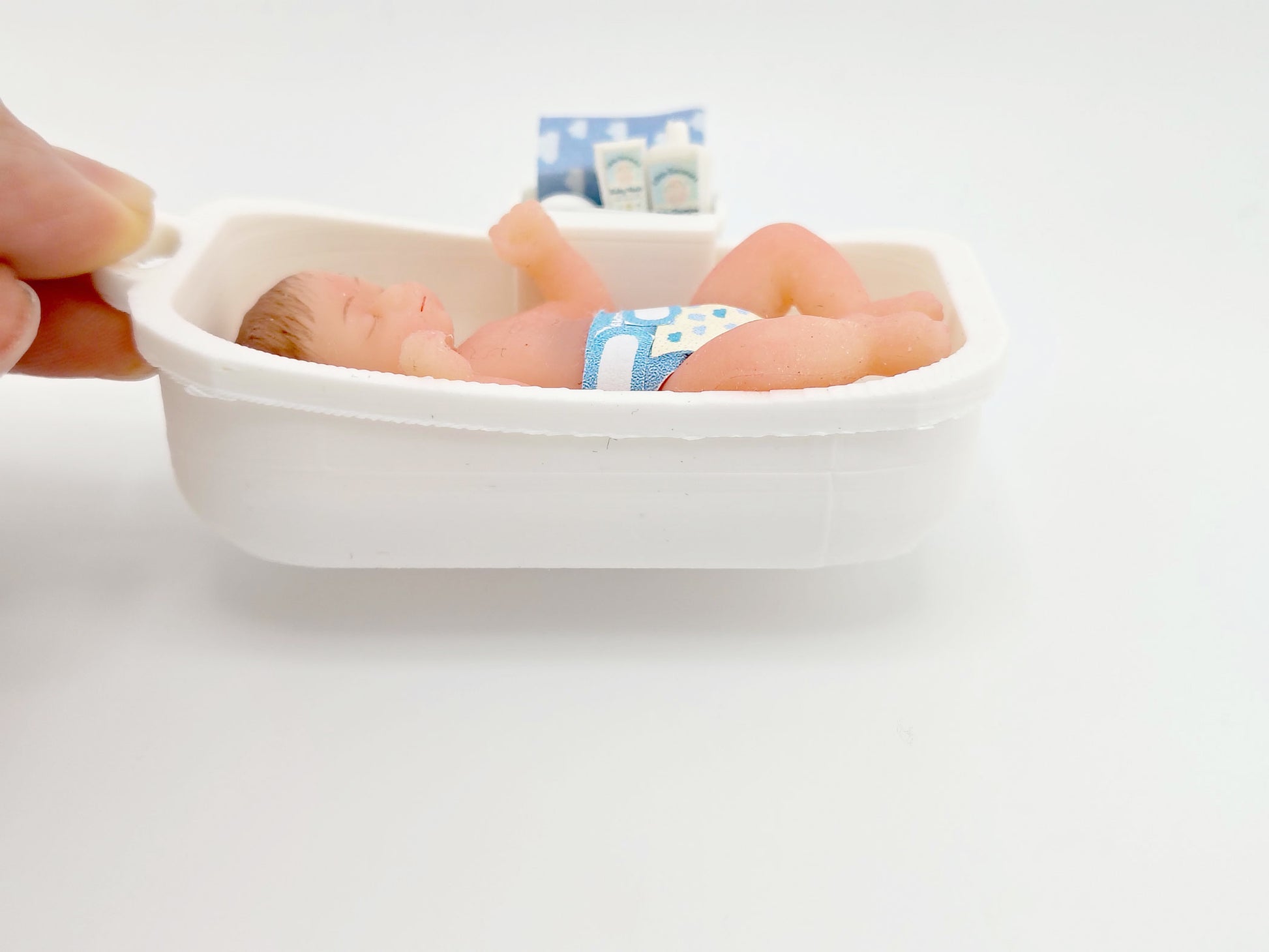1:12 Baby Bath Tub,  baby shower, shampoo, baby cream (3D print STL file, PDF)