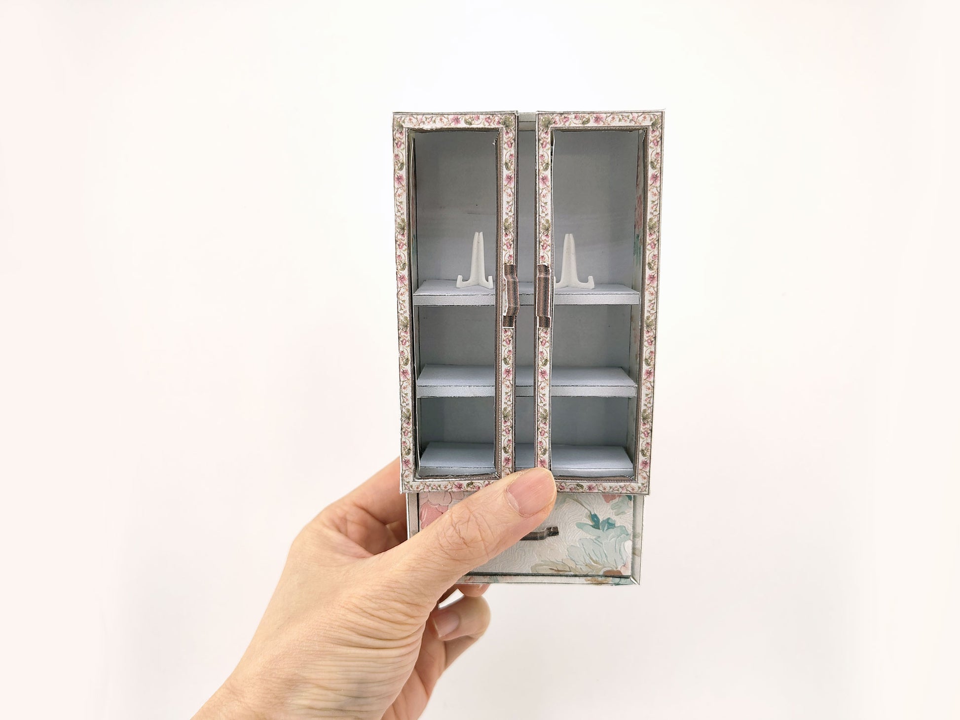 1:12 Vintage Paper Wardrobe — Openable Dollhouse Cabinet with Floral Pattern & Pull-Out Drawer (Printable, No Wood)