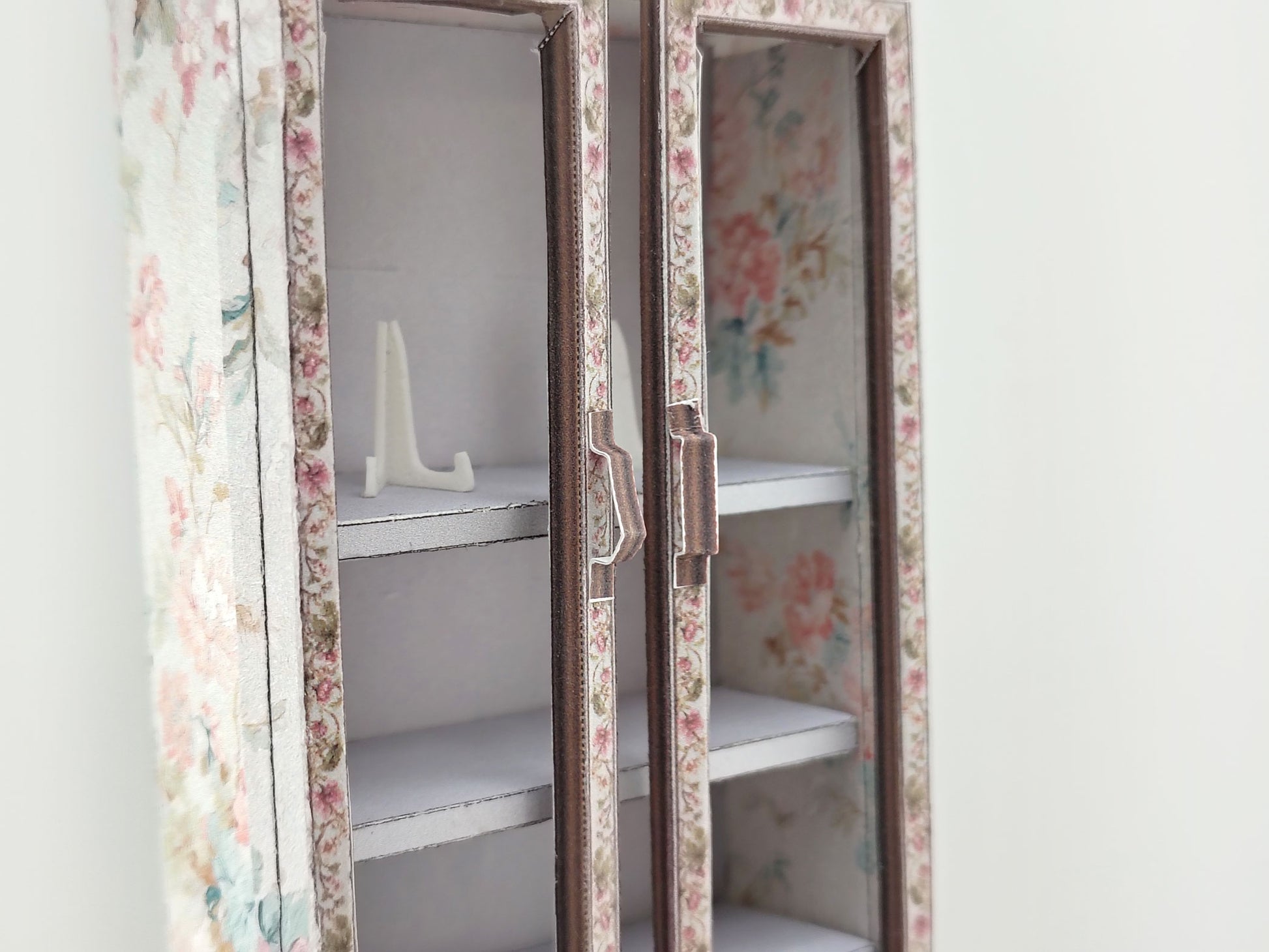 1:12 Vintage Paper Wardrobe — Openable Dollhouse Cabinet with Floral Pattern & Pull-Out Drawer (Printable, No Wood)