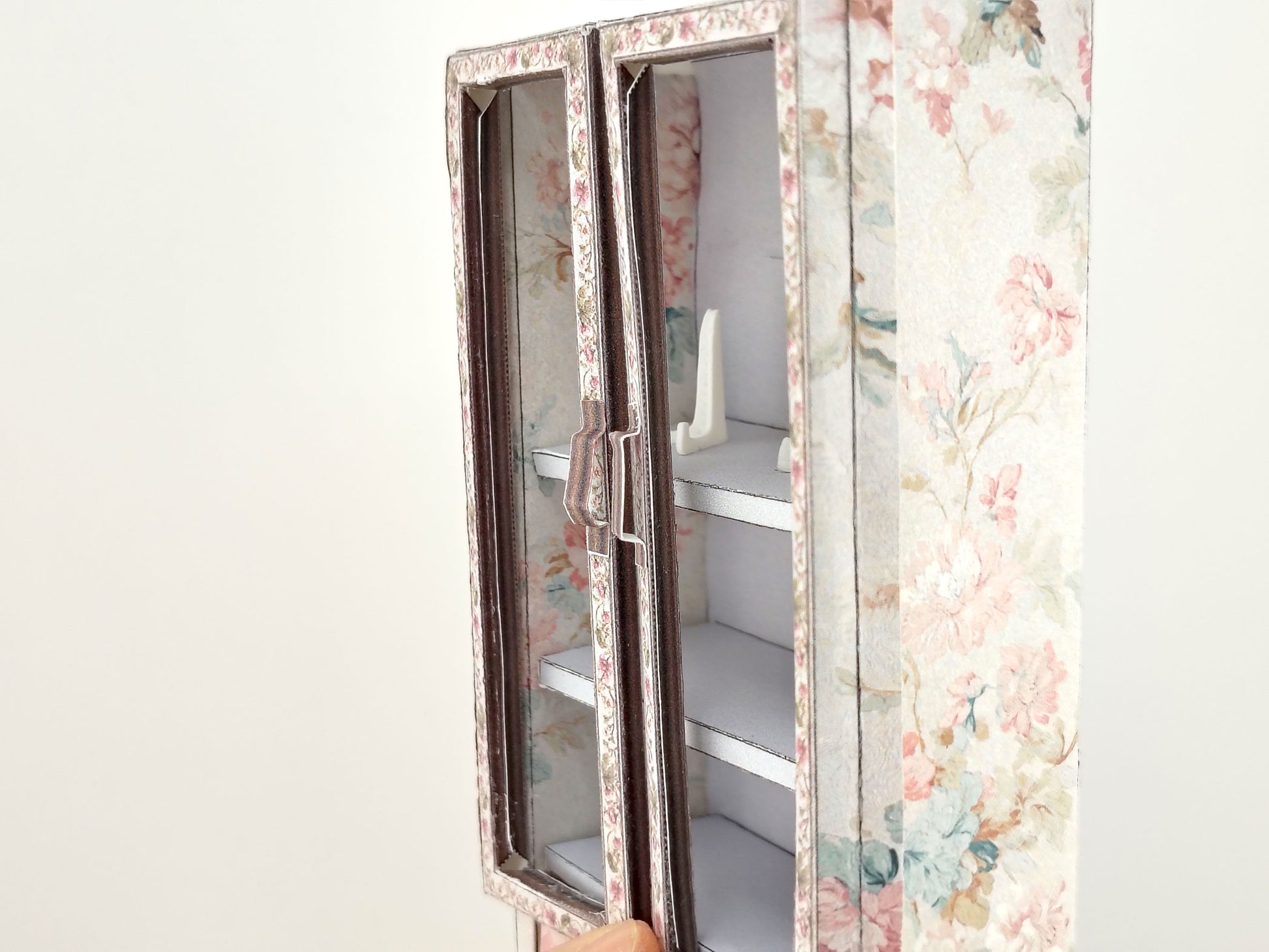 1:12 Vintage Paper Wardrobe — Openable Dollhouse Cabinet with Floral Pattern & Pull-Out Drawer (Printable, No Wood)