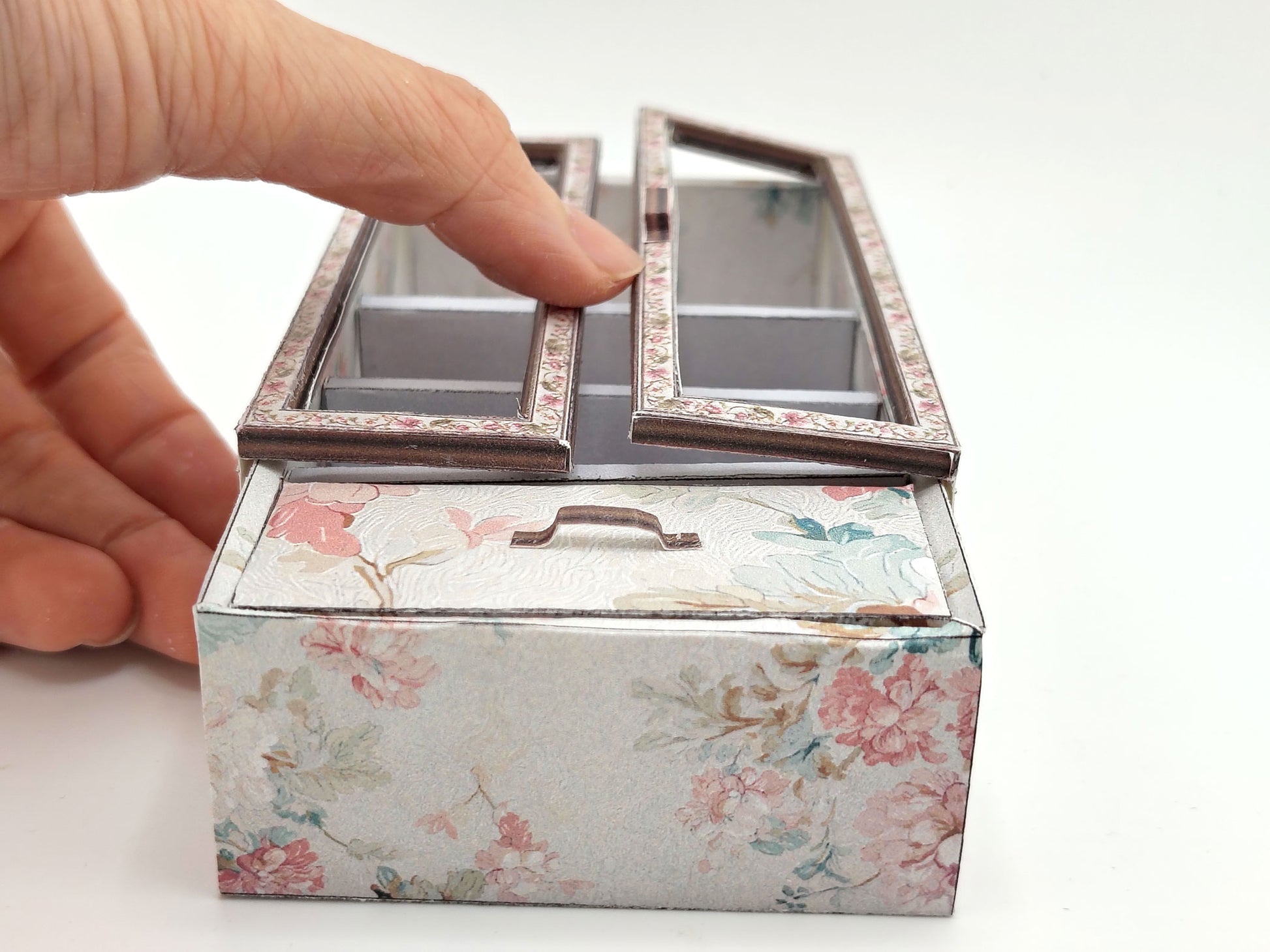1:12 Vintage Paper Wardrobe — Openable Dollhouse Cabinet with Floral Pattern & Pull-Out Drawer (Printable, No Wood)