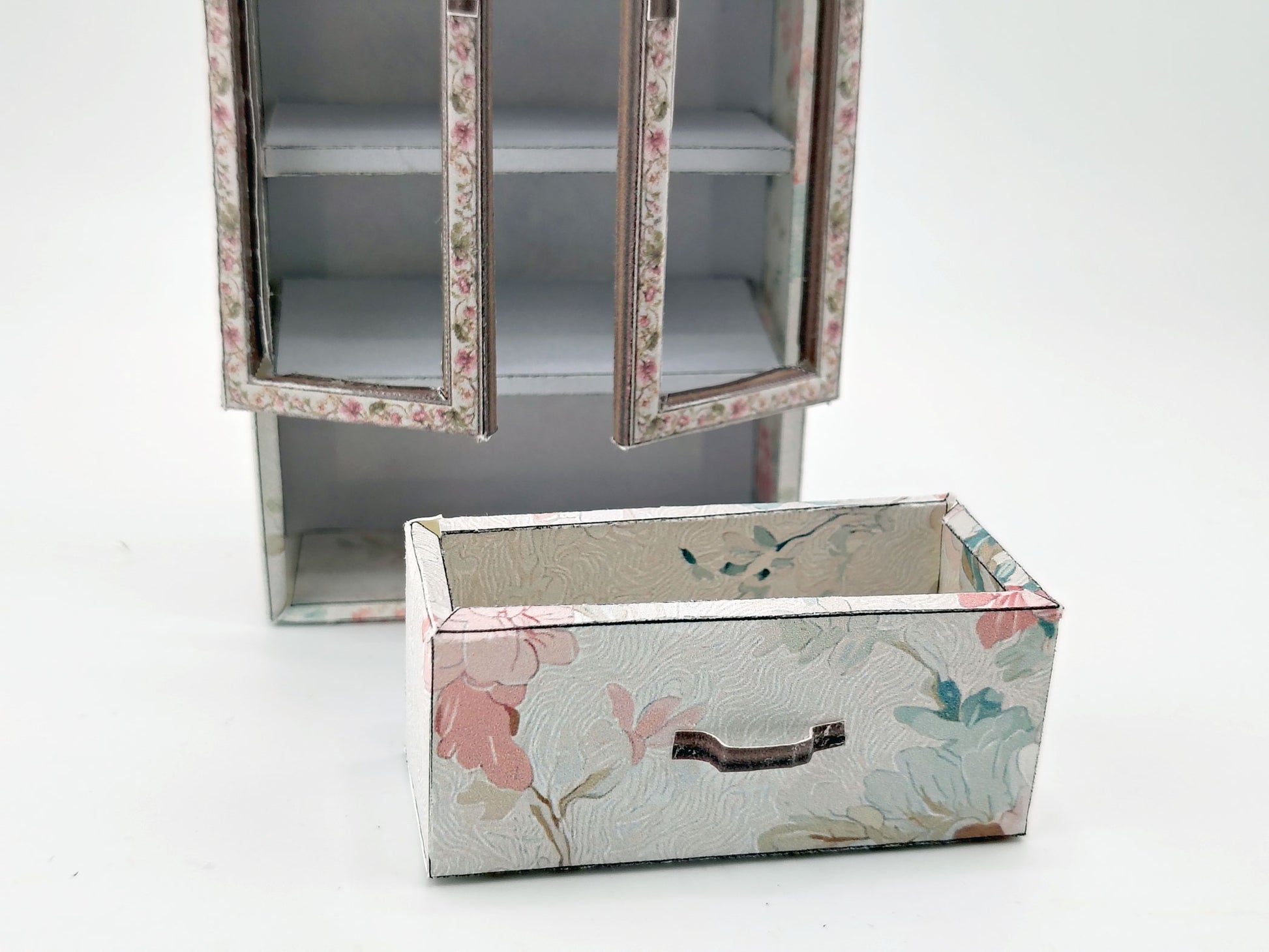 1:12 Vintage Paper Wardrobe — Openable Dollhouse Cabinet with Floral Pattern & Pull-Out Drawer (Printable, No Wood)