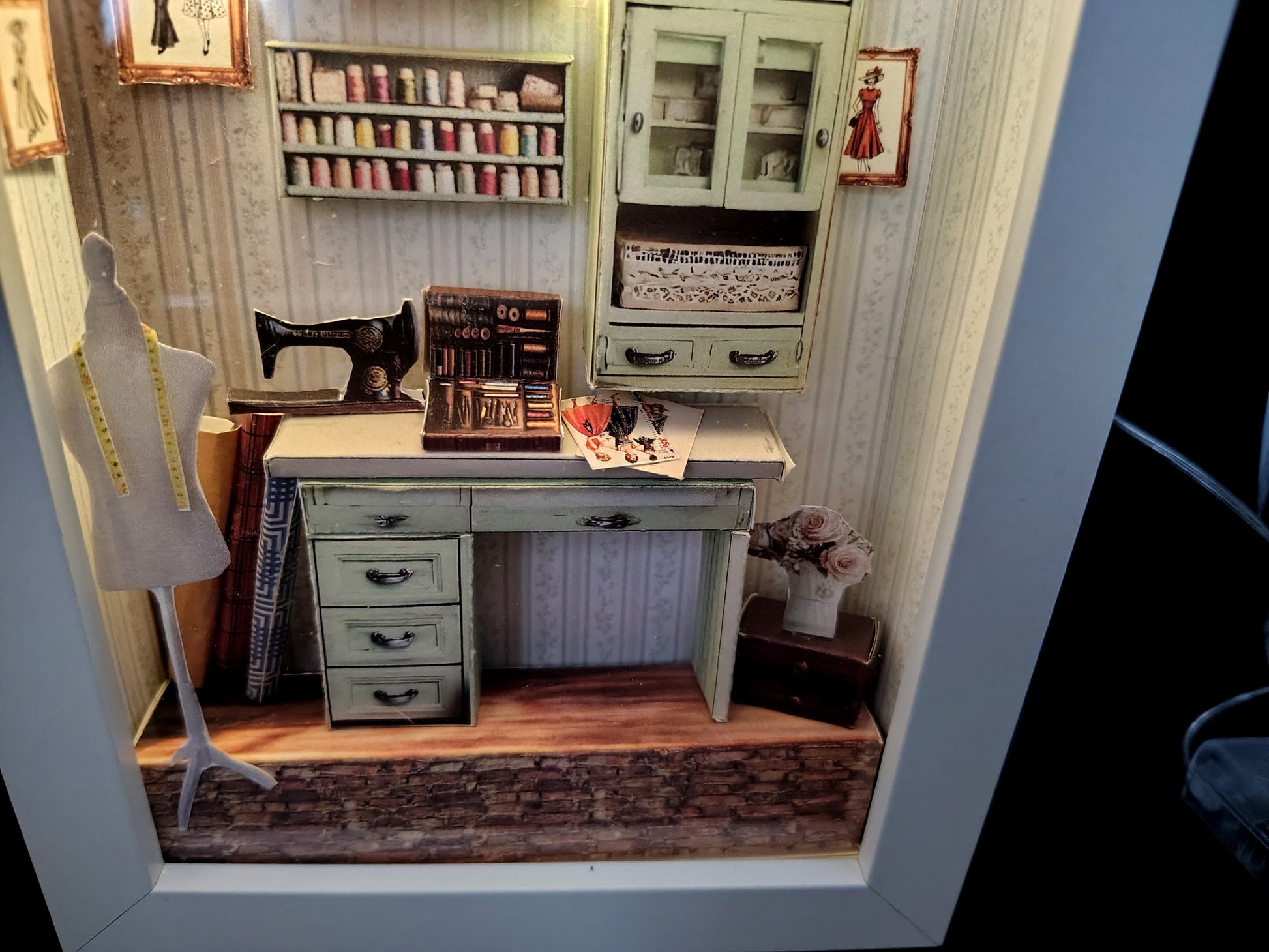 Printable 1:12 Sewing Room Photo Frames Kit, Miniature Stitching Machine & Tool Box Decor, Dollhouse Gallery Wall Template, Digital Download