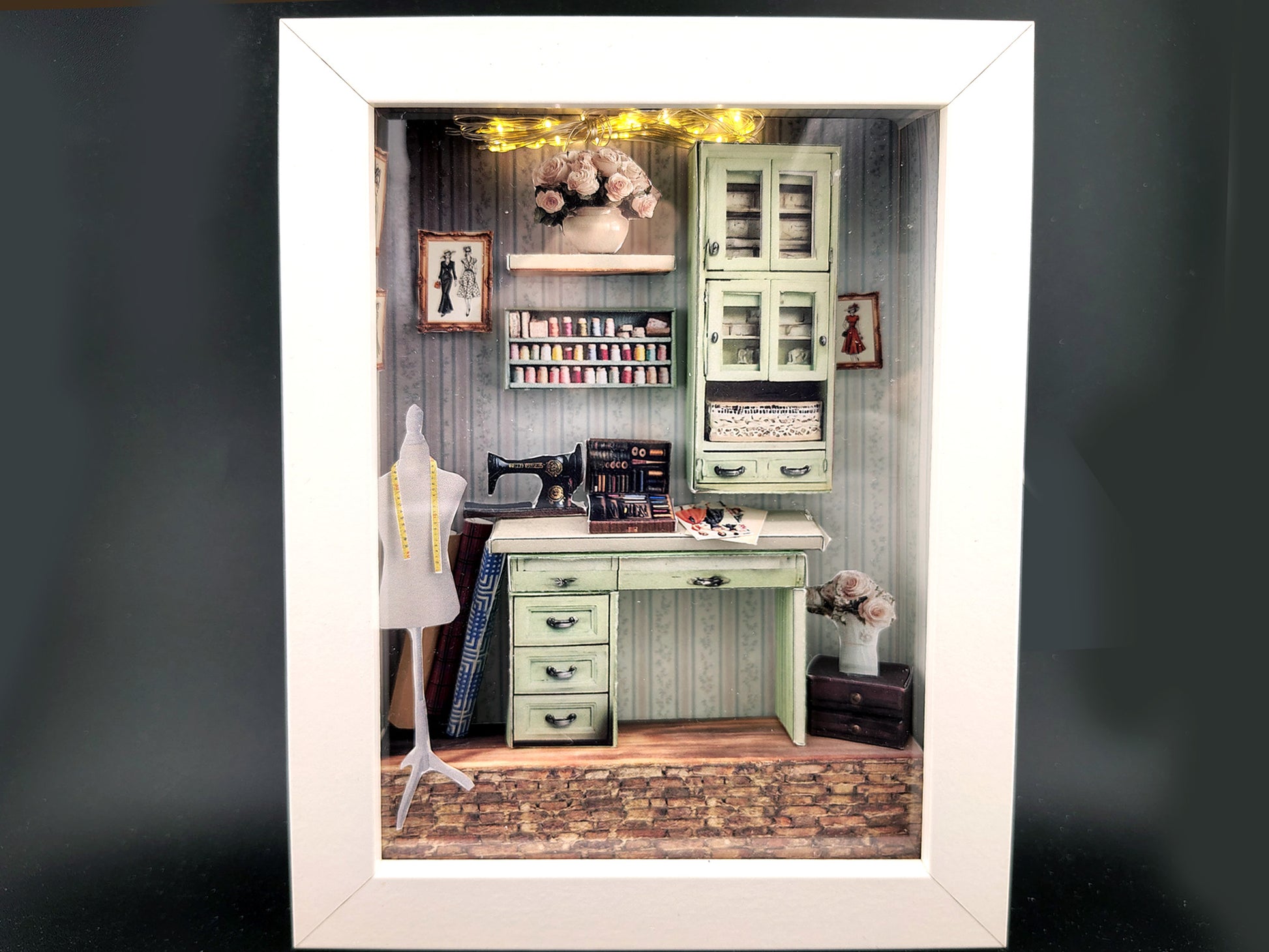 Printable 1:12 Sewing Room Photo Frames Kit, Miniature Stitching Machine & Tool Box Decor, Dollhouse Gallery Wall Template, Digital Download