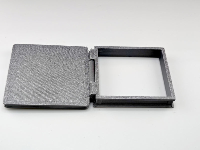 The most compelling miniature scenes rely on interactive, functional details that mirror the real world. This artist-crafted roof hatch features a fully working hinge design, allowing the textured protective lid to swing open or closed.