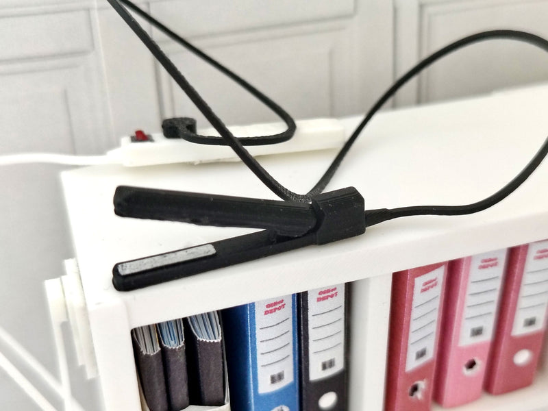 1:12 Scale Miniature Hair Straightener Flat Iron, Tiny Beauty Salon Vanity Prop, Dollhouse Bedroom Dressing Table Bathroom Closet Accessory