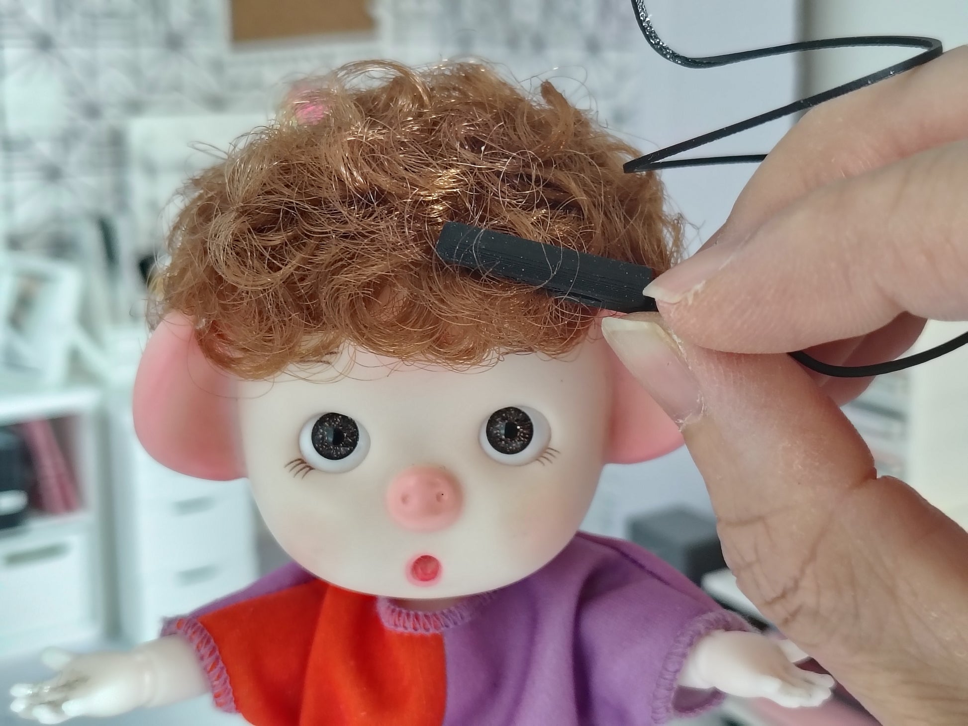 1:12 Scale Miniature Hair Straightener Flat Iron, Tiny Beauty Salon Vanity Prop, Dollhouse Bedroom Dressing Table Bathroom Closet Accessory