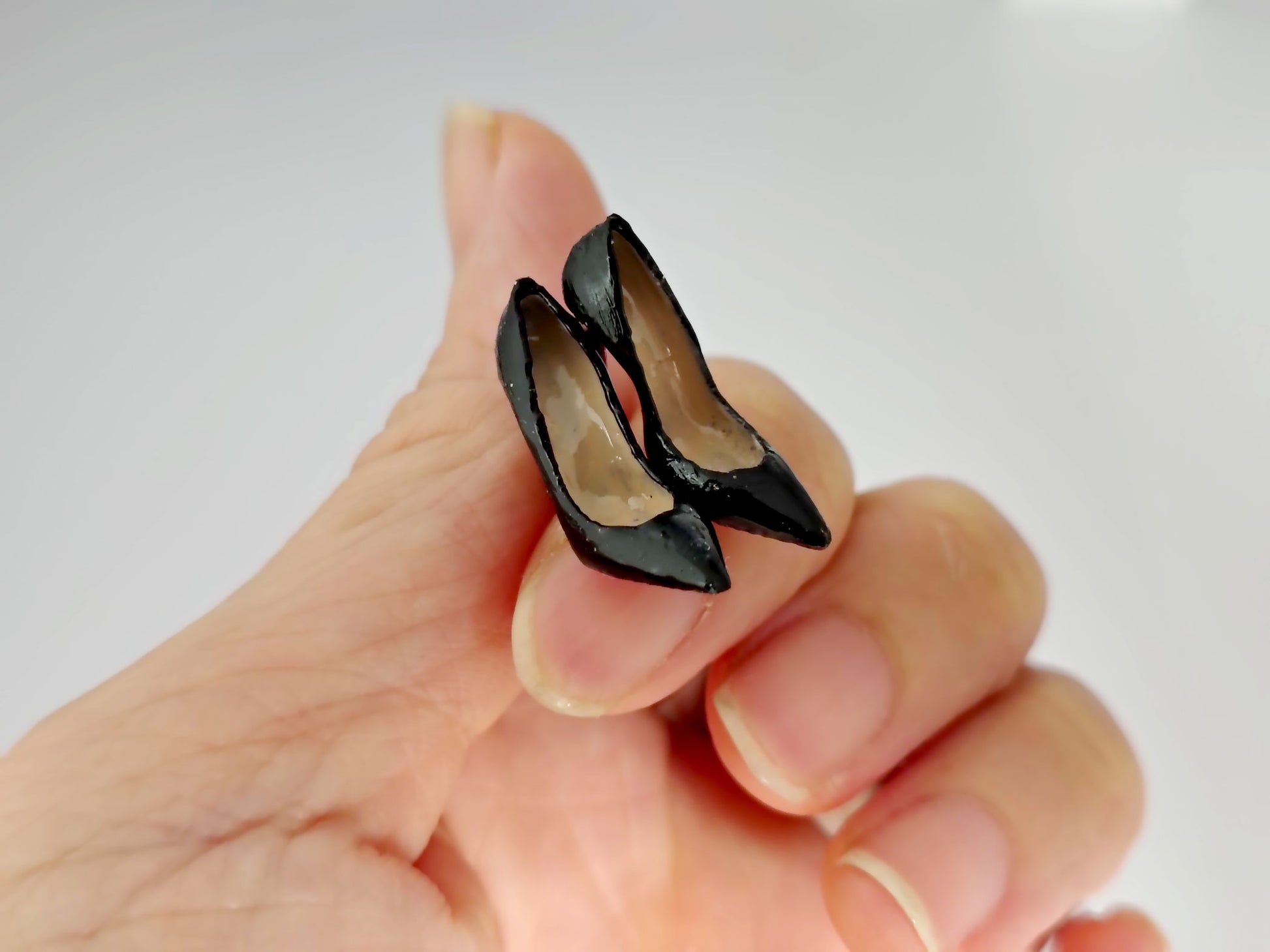 1:12 Black High Heel Pumps, Tiny Glossy Designer Stilettos, Dollhouse Fashion Bedroom Walk-in Closet , luxury Miniature