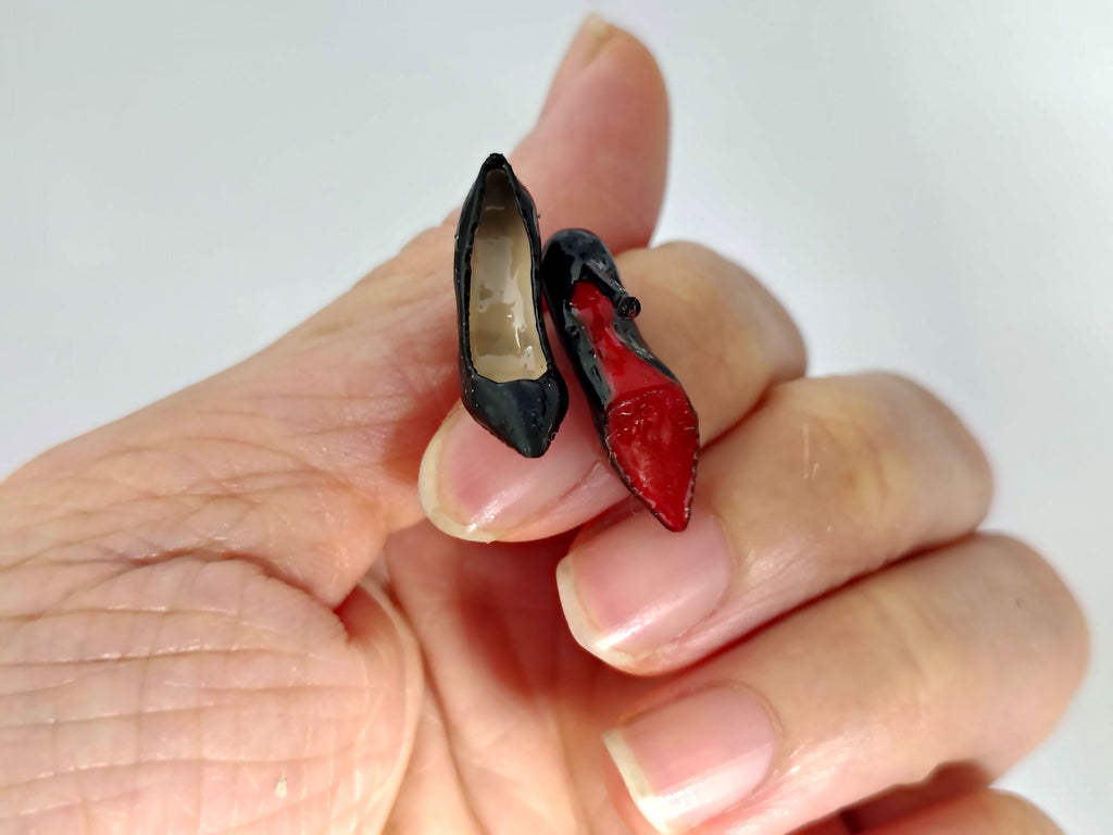 1:12 Black High Heel Pumps, Tiny Glossy Designer Stilettos, Dollhouse Fashion Bedroom Walk-in Closet , luxury Miniature