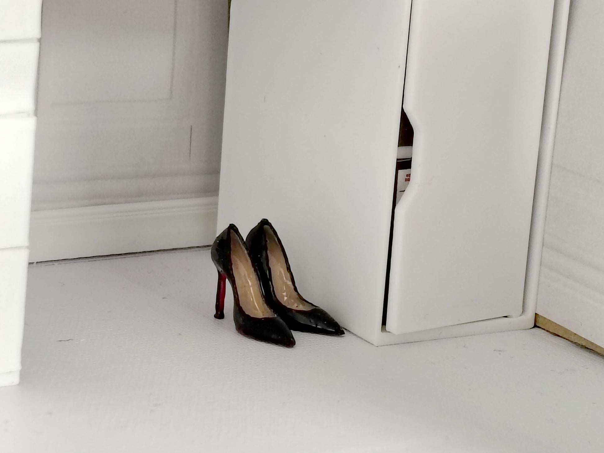 1:12 Black High Heel Pumps, Tiny Glossy Designer Stilettos, Dollhouse Fashion Bedroom Walk-in Closet , luxury Miniature