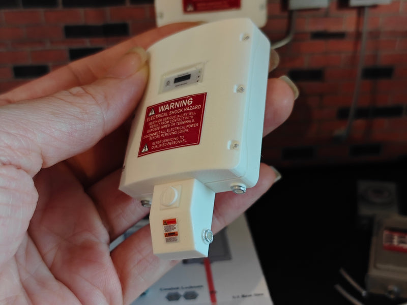 1:12 Solar Inverter and Electric Meter Set, Tiny Utility Disconnect Switch Box, Dollhouse Outdoor Exterior Wall Electrical Miniature (Physical Product)