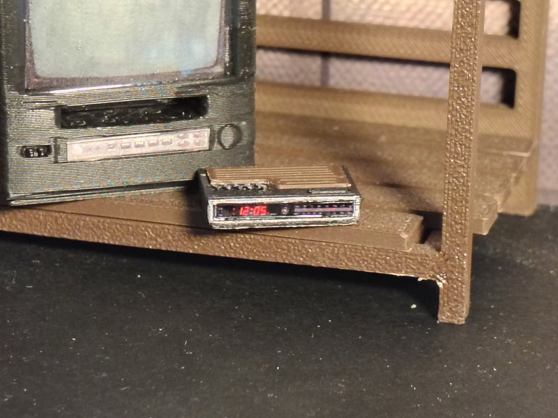 1:12 Nostalgia Vintage 80s Digital Clock Radio, Tiny Retro Alarm Clock, Dollhouse Bedroom Nightstand Diorama Miniature(Physical Product)