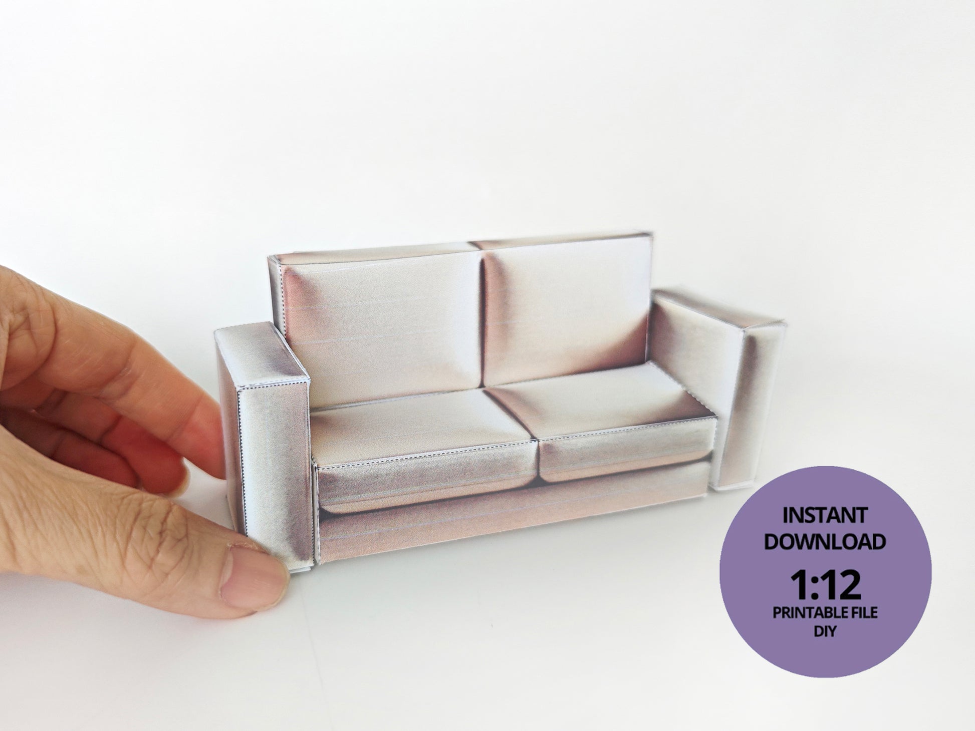 This is available in a 1:12 scale, perfect for enhancing your doll playing experience. If you want a different size, please message us,