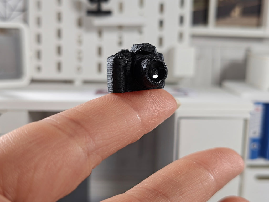 1:12 Scale Miniature DSLR Camera, Tiny Photography Prop, Dollhouse Studio Desk (Physical Product)