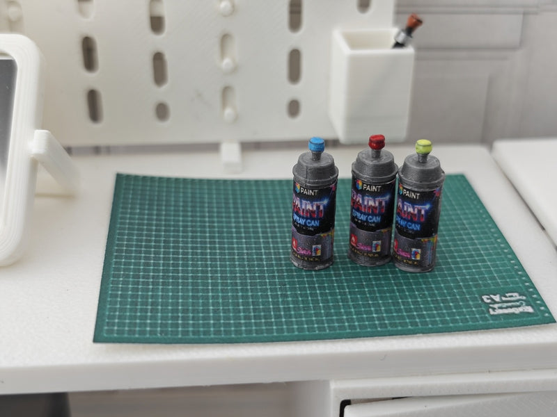 Vibrant 3-Piece Variety Pack: Includes three separate spray bottles in eye-catching red, blue, and yellow to easily brighten up your miniature displays.