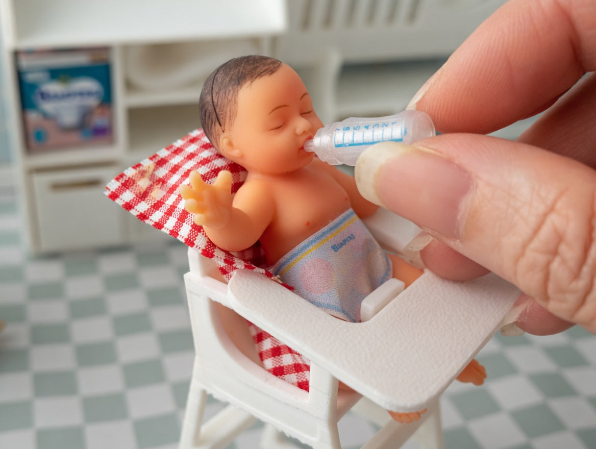 1:12 Scale Separatable Baby Milk Bottle, Transparent Dollhouse Nursery Accessory (Physical Product)