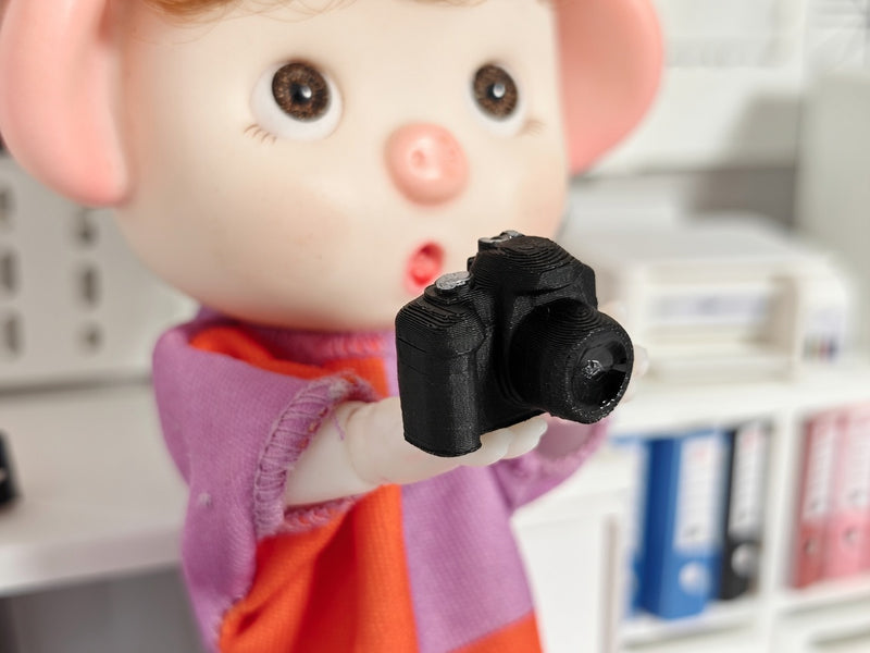 1:12 Scale Miniature DSLR Camera, Tiny Photography Prop, Dollhouse Studio Desk (Physical Product)