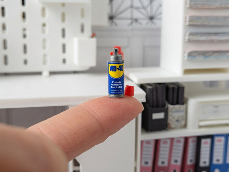 1:12 Dollhouse Miniature Lubricant Spray Can with Openable Lid ( Physical Product) Warehouse, Garage, Workshop