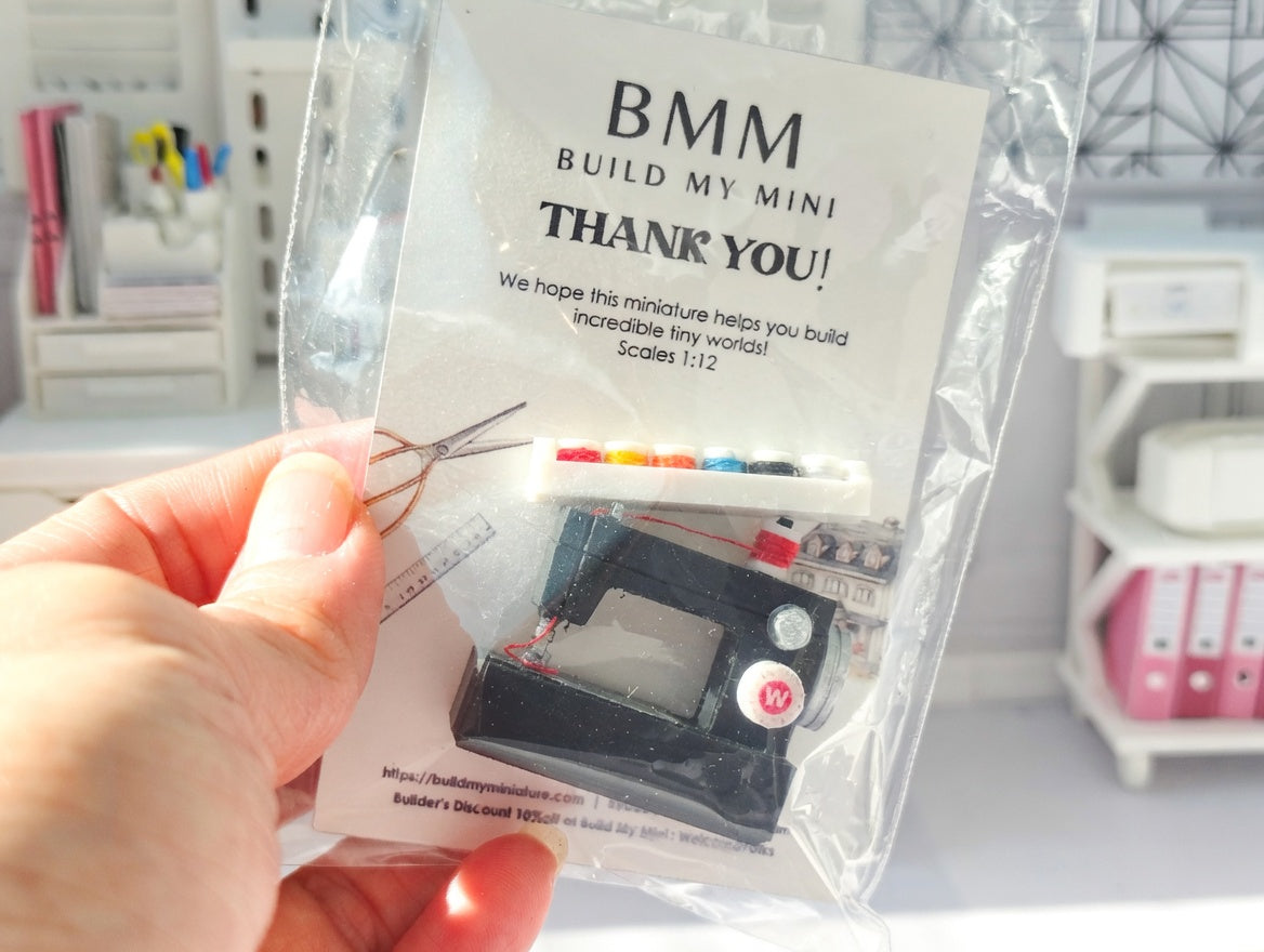 1:12 Scale Miniature Modern Sewing Machine with Thread Spool Set (Physical Product)