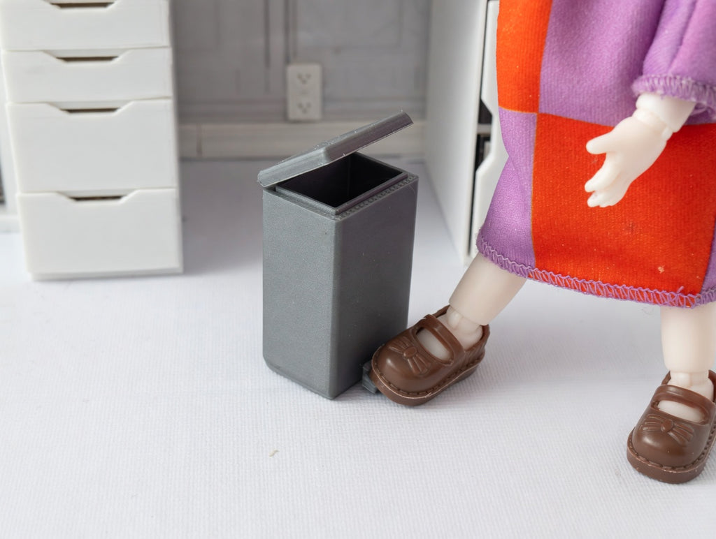 1:12 Scale Miniature Trash Can, Interactive Working Pedal, Dollhouse Kitchen Accessory (Physcial Product)